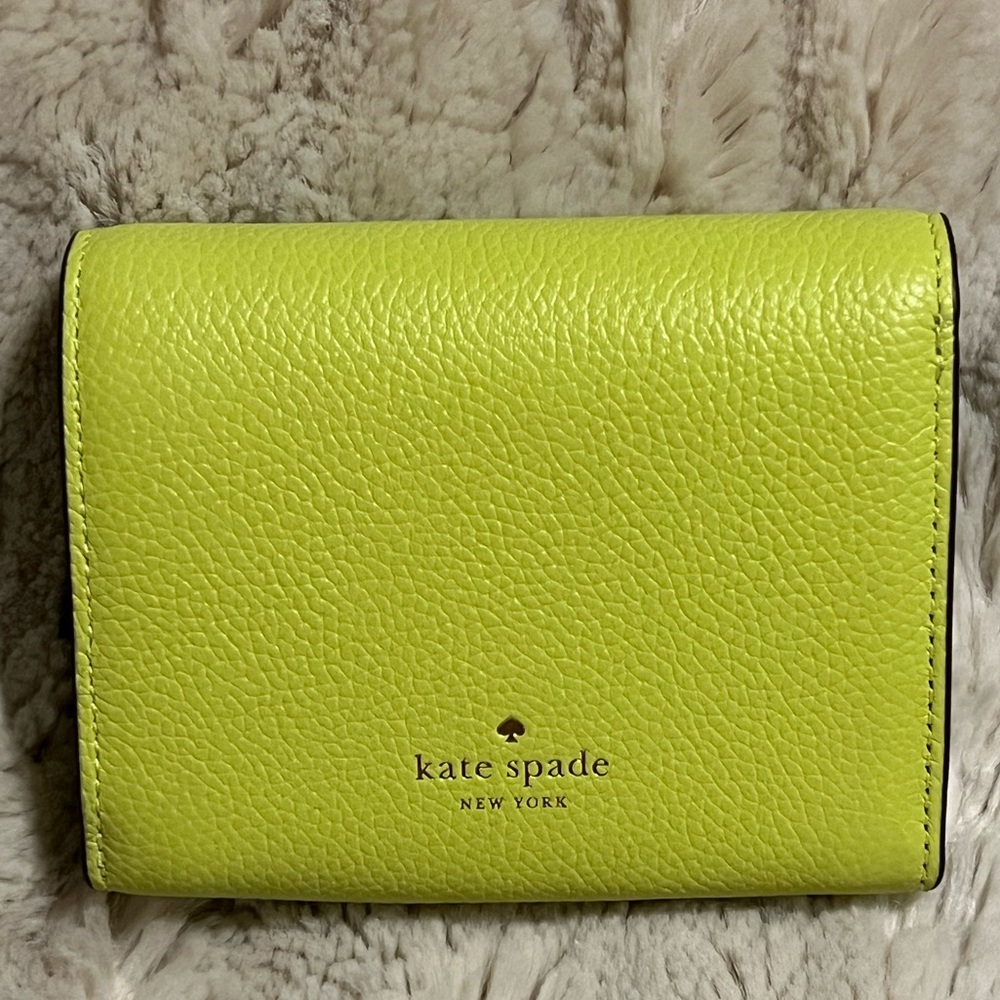 Kate Spade Kayla L-zip wallet in color Lime slushy - Picture 4 of 9